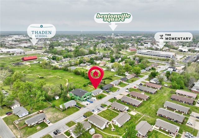 906 SE G Street, Bentonville, AR 72712