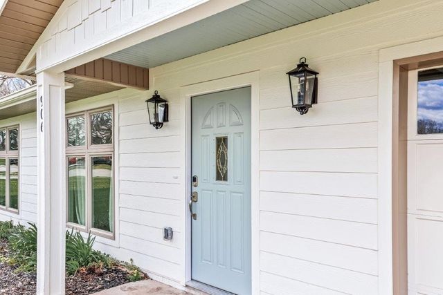 906 SE G Street, Bentonville, AR 72712