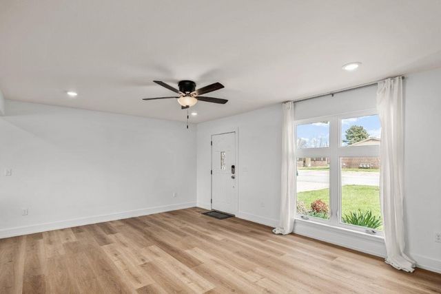 906 SE G Street, Bentonville, AR 72712