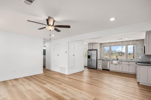 906 SE G Street, Bentonville, AR 72712