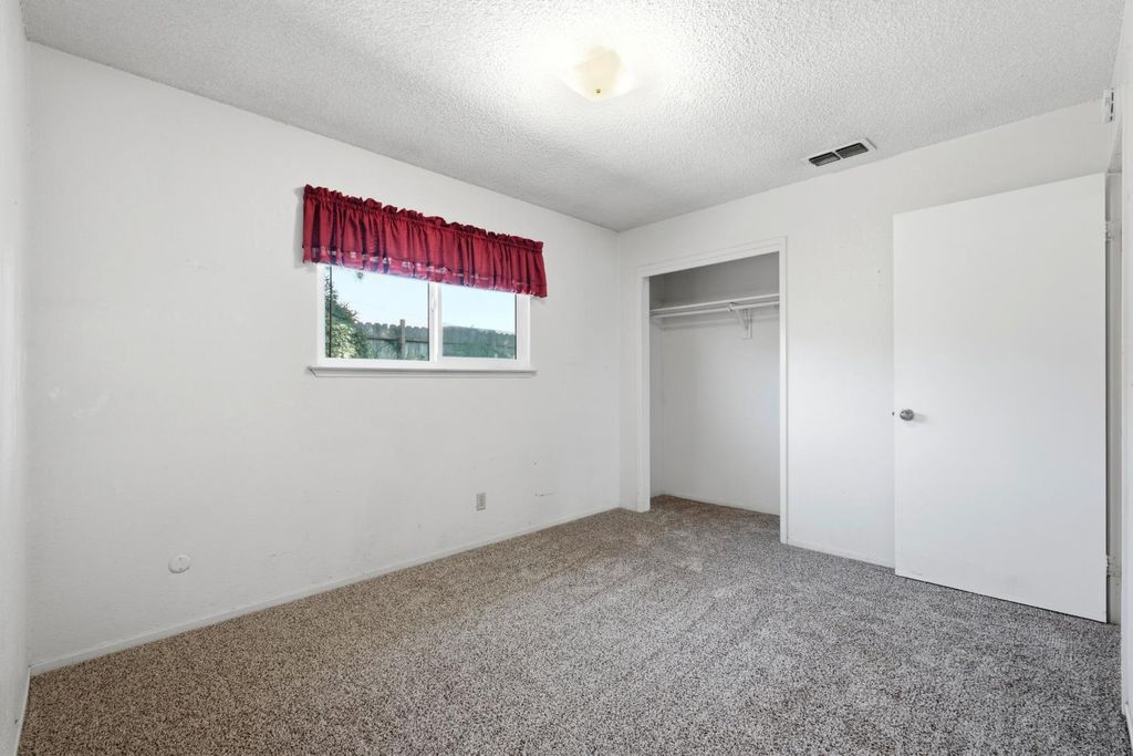 Image 15 of property listing at 509 Ashlan Way, Madera, CA 93638