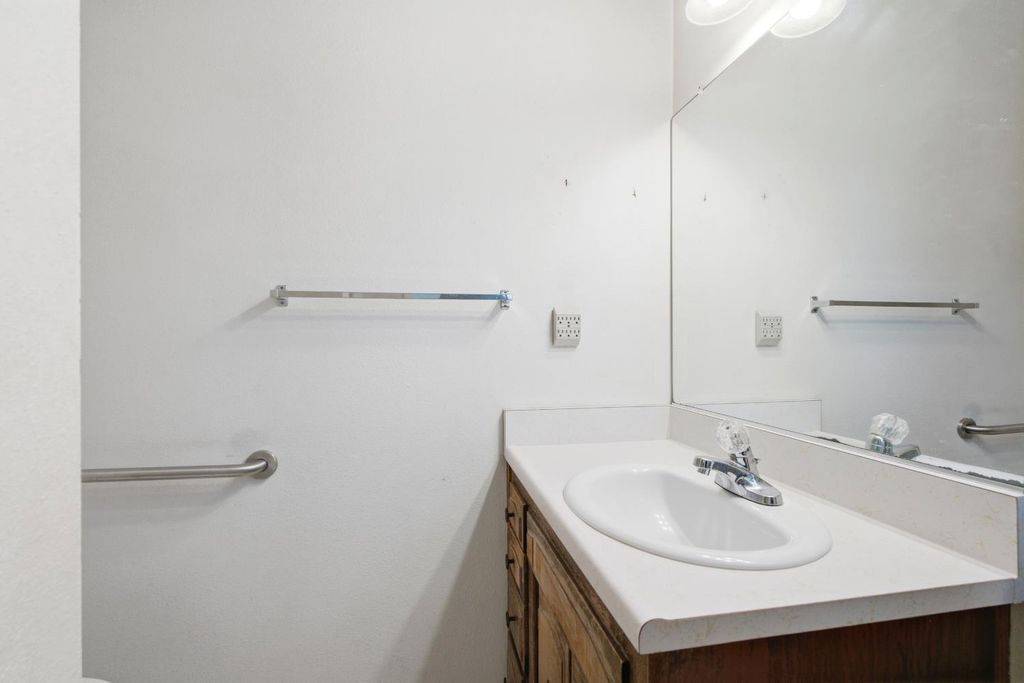 Image 18 of property listing at 509 Ashlan Way, Madera, CA 93638