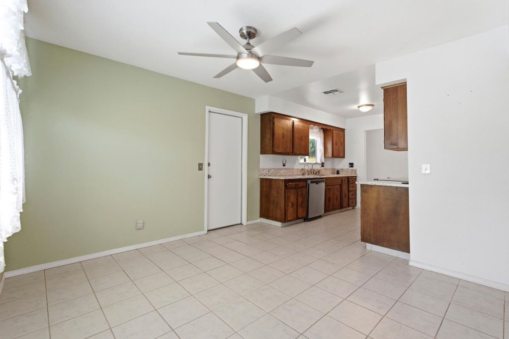 Image 7 of property listing at 509 Ashlan Way, Madera, CA 93638