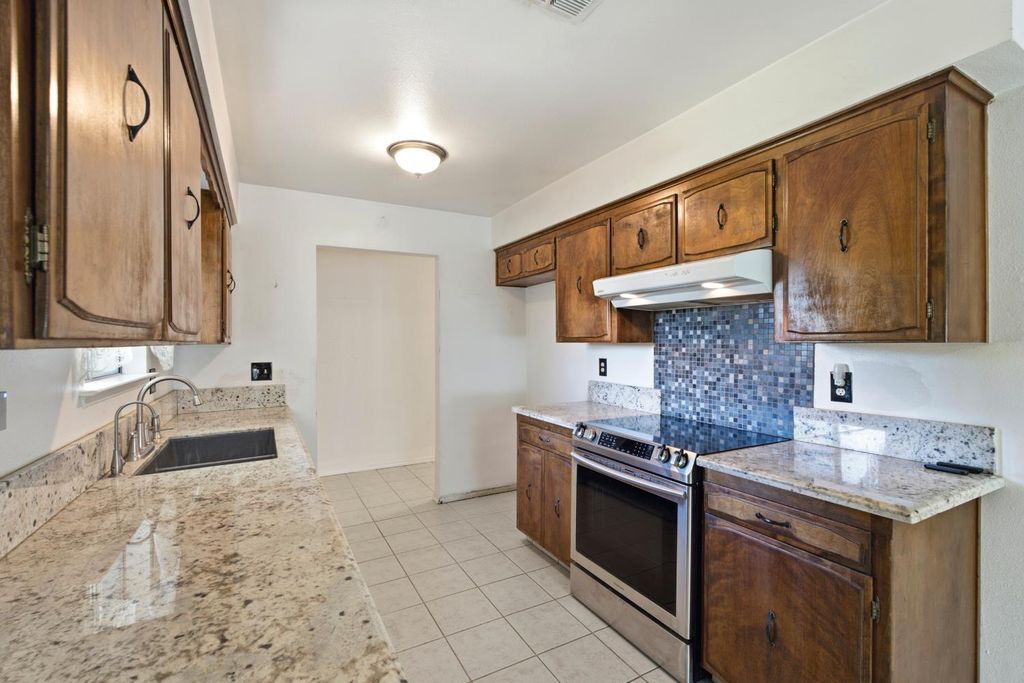 Image 9 of property listing at 509 Ashlan Way, Madera, CA 93638