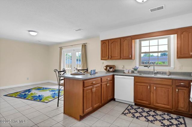 805 Hamlet Avenue, Carolina Beach, NC 28428