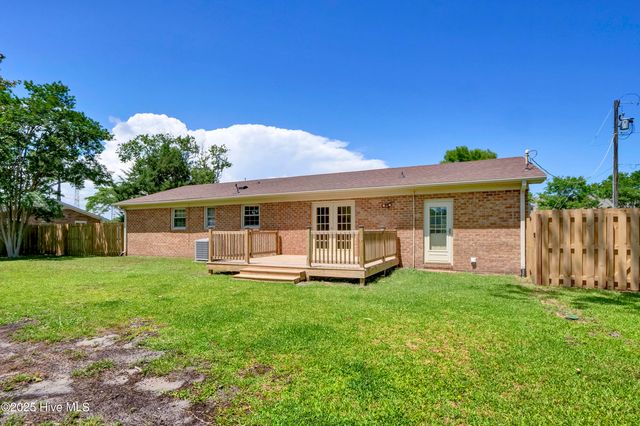 805 Hamlet Avenue, Carolina Beach, NC 28428