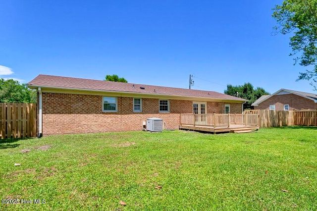 805 Hamlet Avenue, Carolina Beach, NC 28428