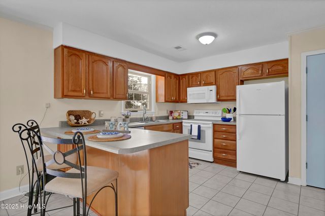 805 Hamlet Avenue, Carolina Beach, NC 28428