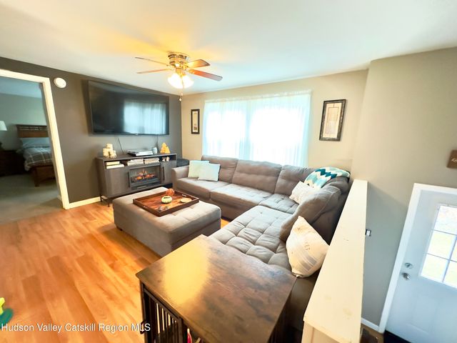 809 Sleepy Hollow Road, Athens, NY 12015