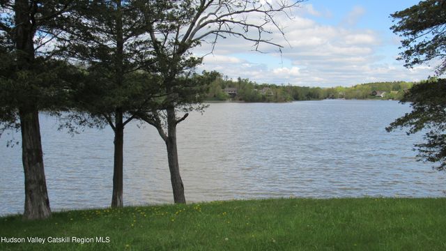 809 Sleepy Hollow Road, Athens, NY 12015