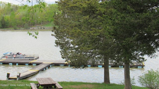 809 Sleepy Hollow Road, Athens, NY 12015