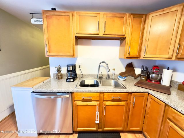 809 Sleepy Hollow Road, Athens, NY 12015