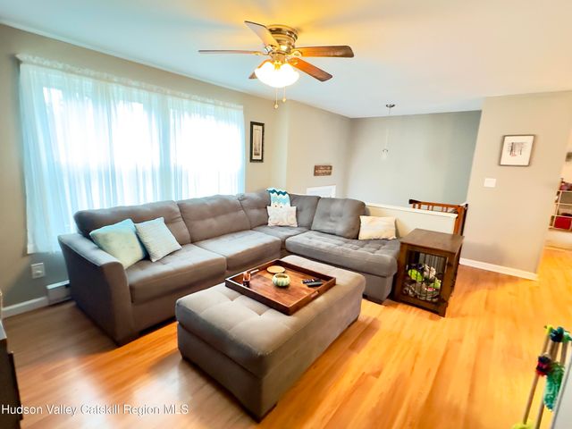 809 Sleepy Hollow Road, Athens, NY 12015