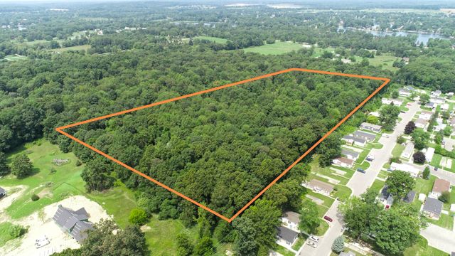 2735 Blue Bird Lane, Highland, MI 48357