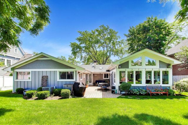 1884 Penfold Place, Northbrook, IL 60062