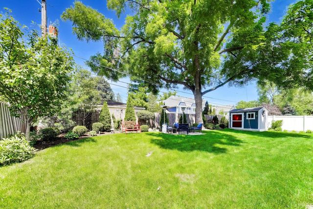 1884 Penfold Place, Northbrook, IL 60062
