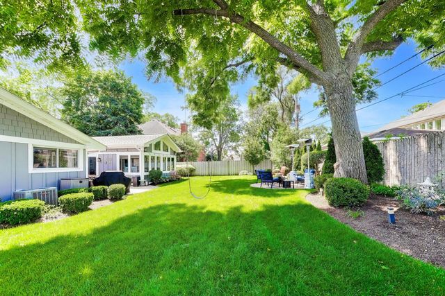1884 Penfold Place, Northbrook, IL 60062