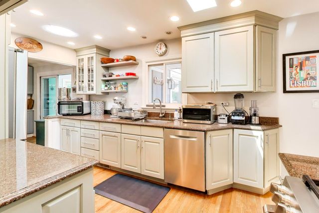 1884 Penfold Place, Northbrook, IL 60062