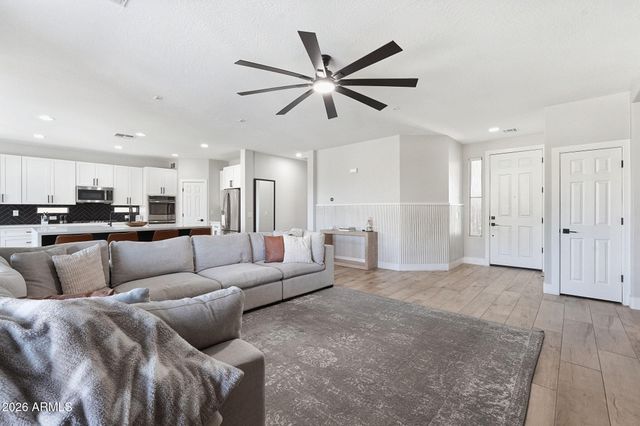 11146 E REMBRANDT Avenue, Mesa, AZ 85212
