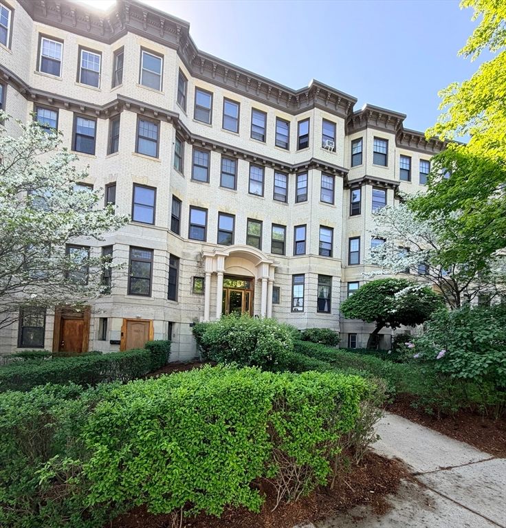 5 Braemore Rd A, Boston, MA 02135