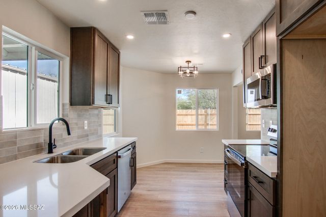 5665 S Catalina Avenue, Tucson, AZ 85706