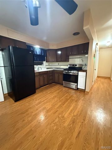 8630 Haltonia Lane, St Louis, MO 63134