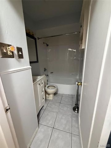 8630 Haltonia Lane, St Louis, MO 63134