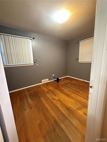 8630 Haltonia Lane, St Louis, MO 63134