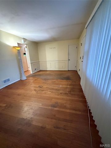 8630 Haltonia Lane, St Louis, MO 63134