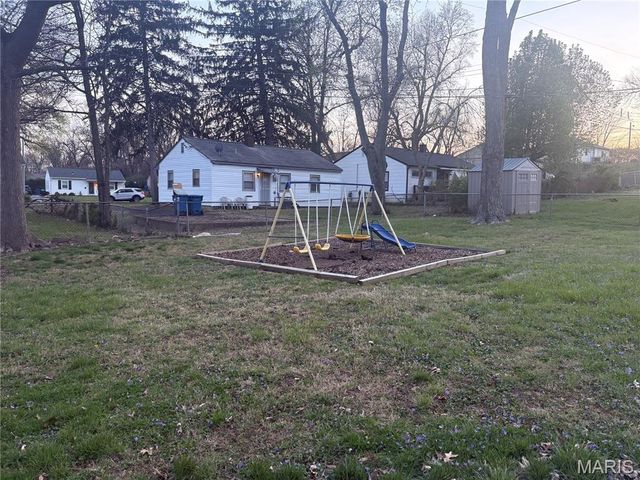 8630 Haltonia Lane, St Louis, MO 63134