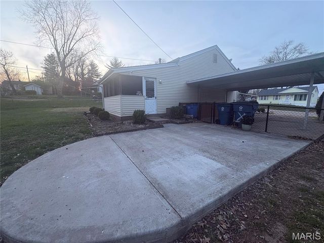 8630 Haltonia Lane, St Louis, MO 63134