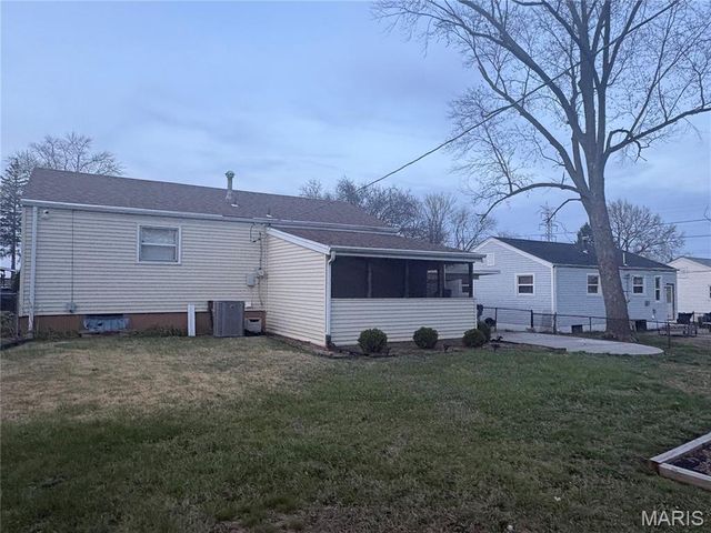 8630 Haltonia Lane, St Louis, MO 63134