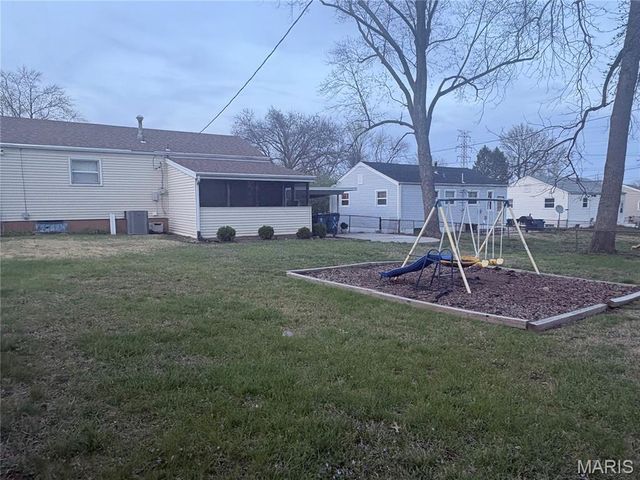 8630 Haltonia Lane, St Louis, MO 63134