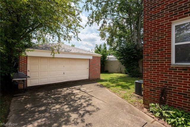 1770 Tanglewood Drive, Akron, OH 44313