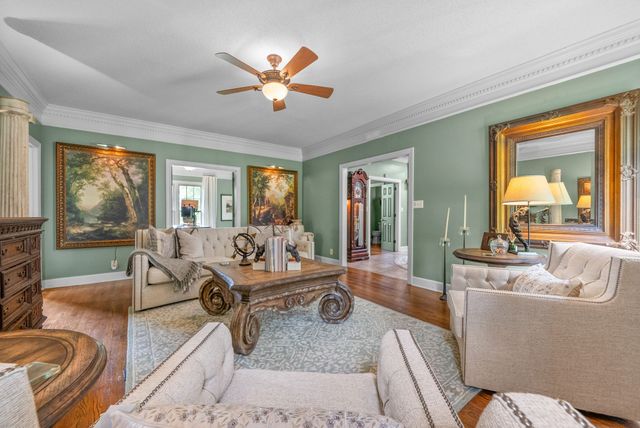 566 Pond Apple Rd, Clarksville, TN 37043