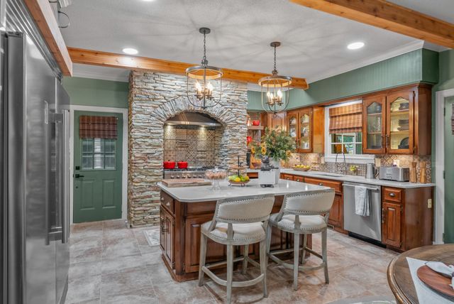 566 Pond Apple Rd, Clarksville, TN 37043