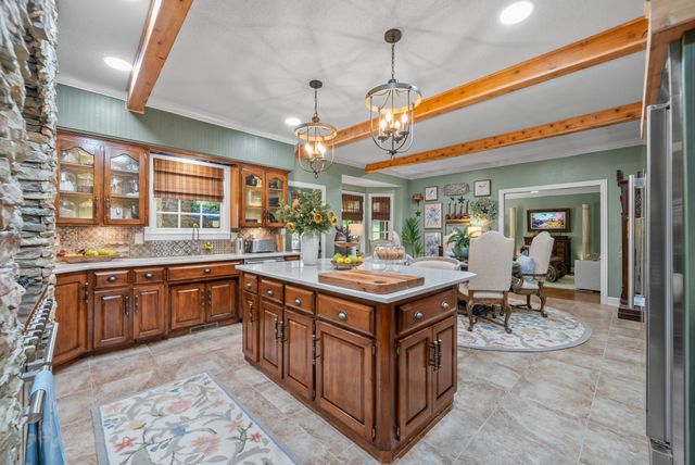 566 Pond Apple Rd, Clarksville, TN 37043