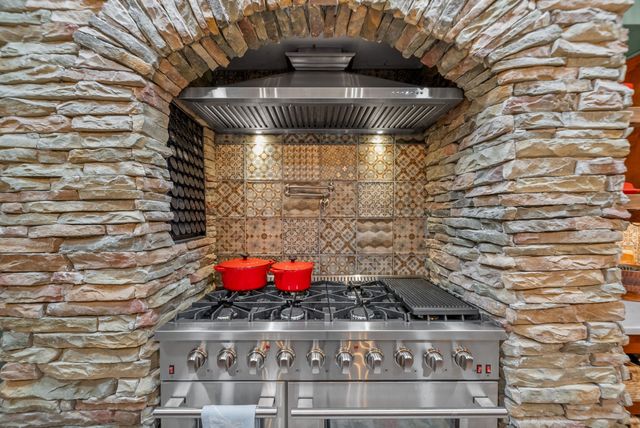 566 Pond Apple Rd, Clarksville, TN 37043