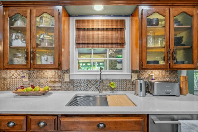 566 Pond Apple Rd, Clarksville, TN 37043