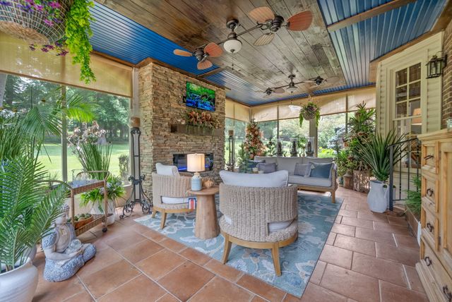 566 Pond Apple Rd, Clarksville, TN 37043