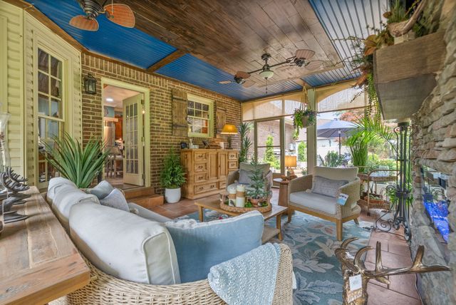 566 Pond Apple Rd, Clarksville, TN 37043