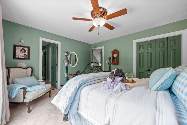 566 Pond Apple Rd, Clarksville, TN 37043