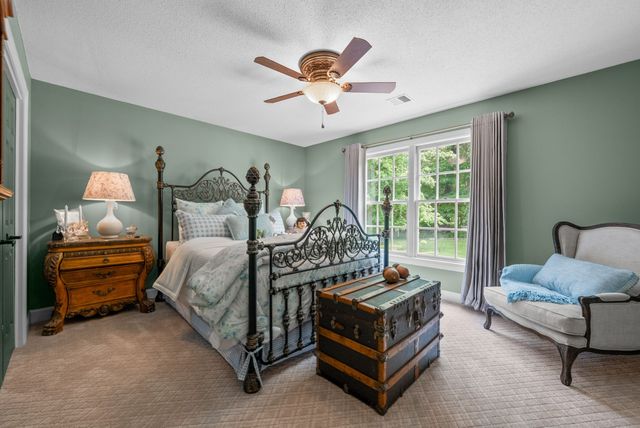 566 Pond Apple Rd, Clarksville, TN 37043