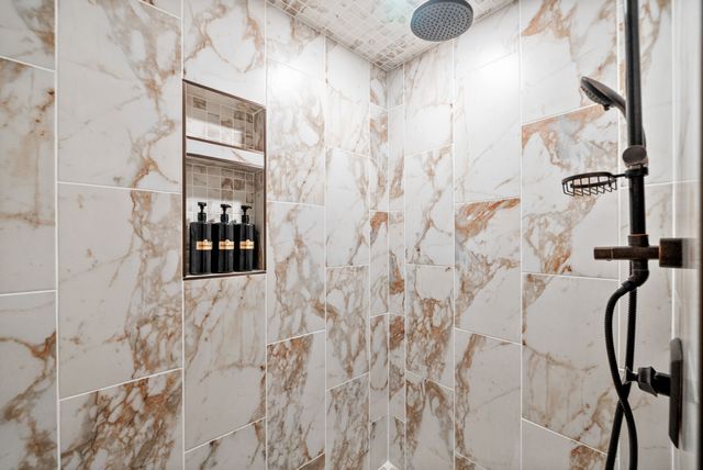 566 Pond Apple Rd, Clarksville, TN 37043