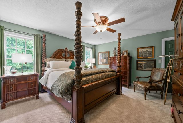 566 Pond Apple Rd, Clarksville, TN 37043