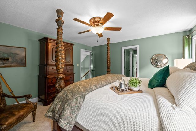 566 Pond Apple Rd, Clarksville, TN 37043