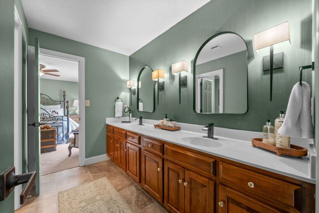 566 Pond Apple Rd, Clarksville, TN 37043