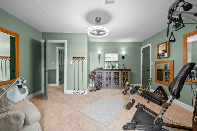 566 Pond Apple Rd, Clarksville, TN 37043