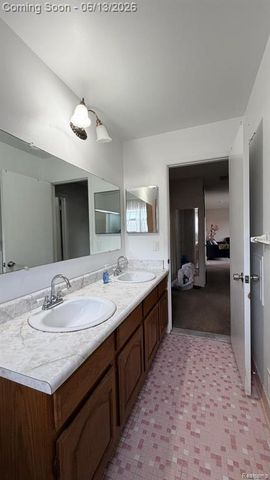 3254 Potomac Avenue, Warren, MI 48091