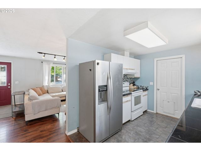 823 Se POLARIS Ct, Bend, OR 97702